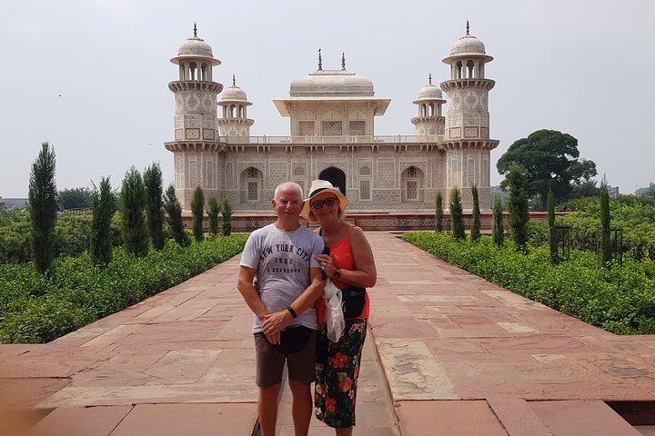 All Inclusive Day Trip to Taj Mahal, Agra Fort and Baby Taj from Delhi by Car