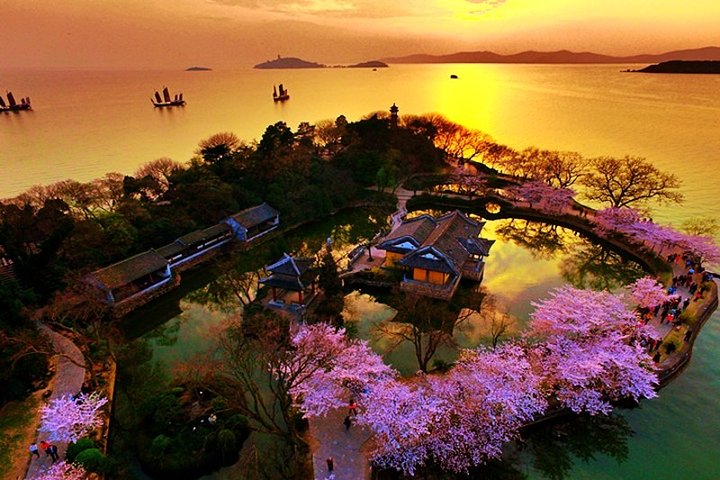 4-Hour Wuxi Taihu Yuantouzhu Scenic Area Private Tour