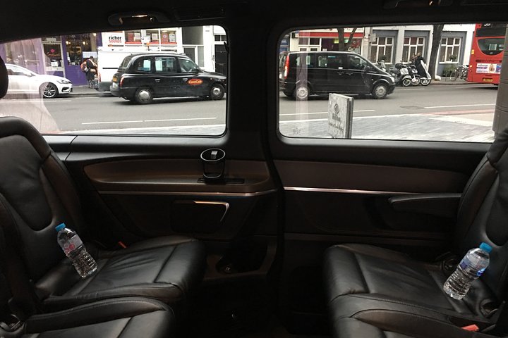 Private transfers between London Stansted - London Luton Airports