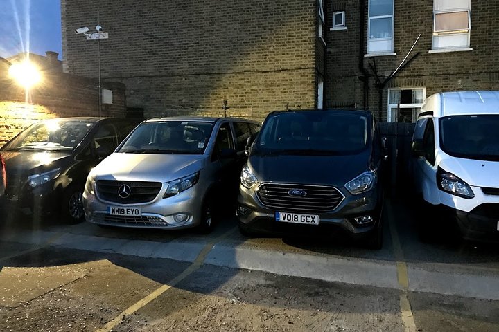 Private transfers between London Stansted - London Luton Airports