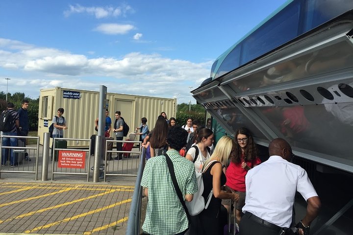 Private transfers between London Stansted - London Luton Airports
