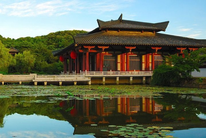 4-Hour Wuxi Taihu Yuantouzhu Scenic Area Private Tour