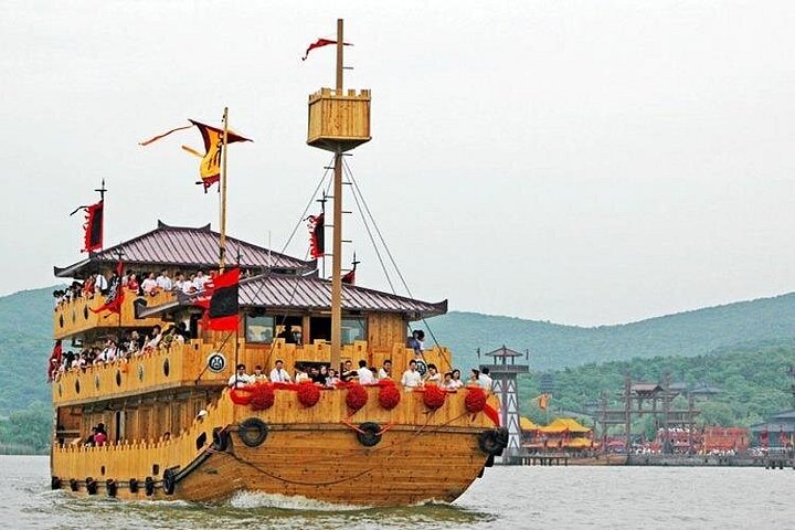 Sanguo City Half-Day Private Tour with Taihu Lake Boat Cruise