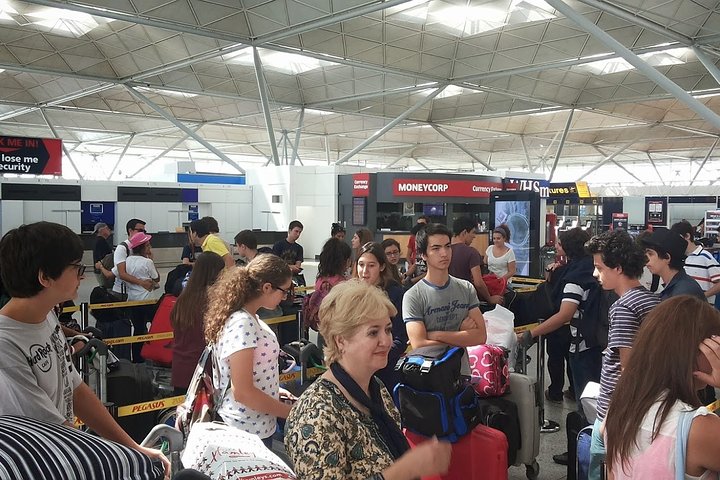 Private transfers between London Stansted - London Luton Airports
