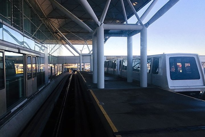 Private transfers between London Stansted - London Luton Airports