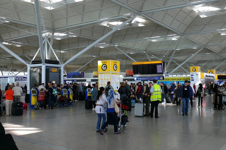 Private transfers between London Stansted - London Luton Airports