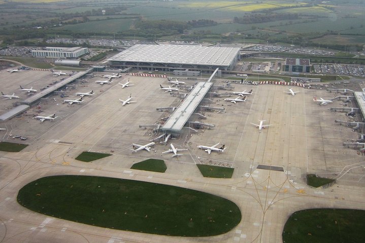 Private transfers between London Stansted - London Luton Airports