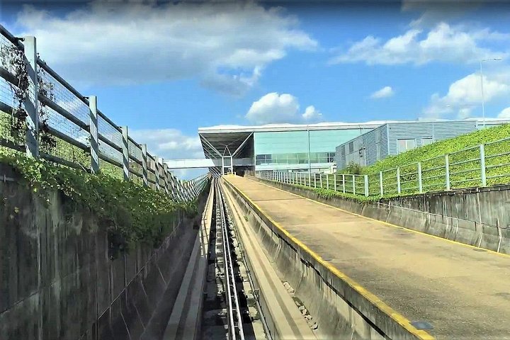 Private transfers between London Stansted - London Luton Airports