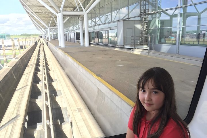 Private transfers between London Stansted - London Luton Airports