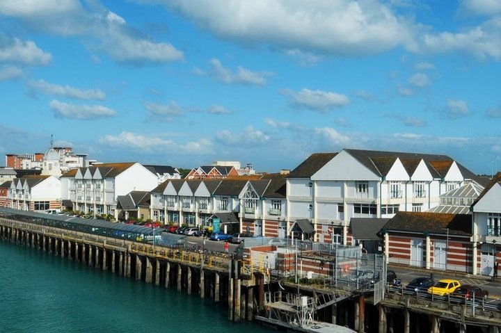 Private Transfer from Portsmouth to Southampton Airport (SOU)