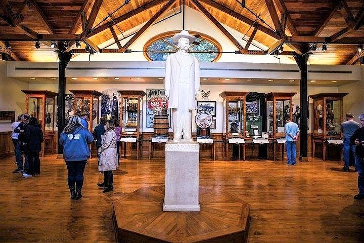 Nashville to Jack Daniel's Distillery Bus Tour + Whiskey Tastings