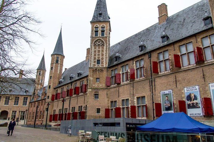 e-Scavenger hunt Middelburg: Explore the city at your own pace