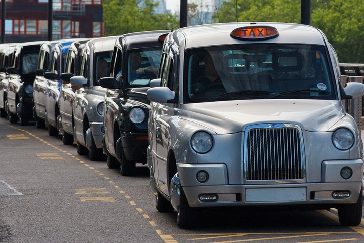 Private transfers between London Stansted - London Luton Airports