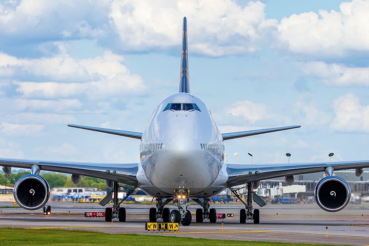 Private transfers between London Stansted - London Luton Airports