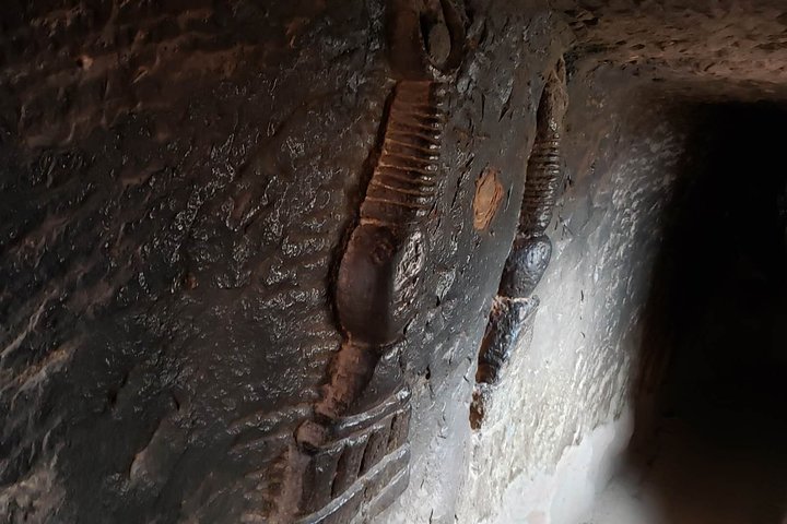Private Hiking Tour: Pingshanhu Grand Canyon and the Horse Hoof Temple Grottoes