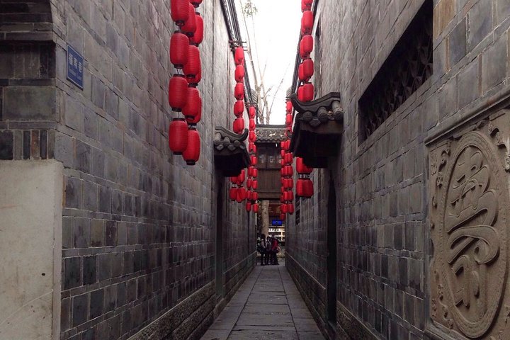 Private Chengdu Highlights Day Trip: Panda Base and City from Chongqing by Train