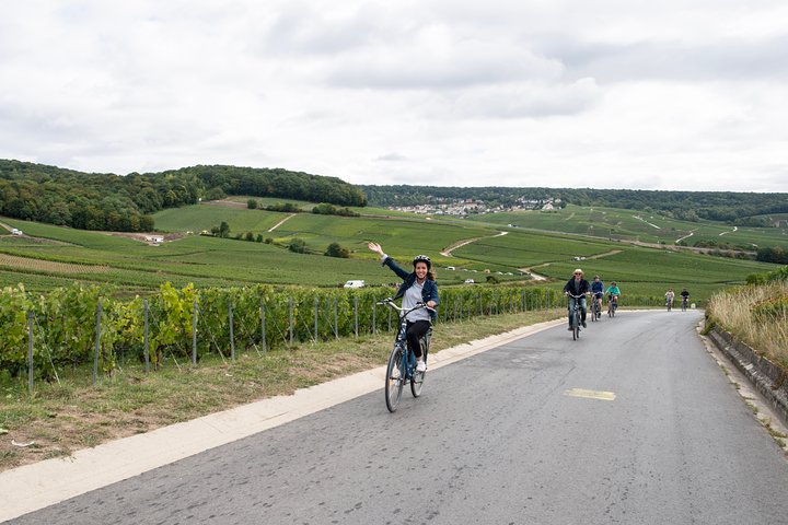 From Reims afternoon e-bike tour, visit and champagne tastings