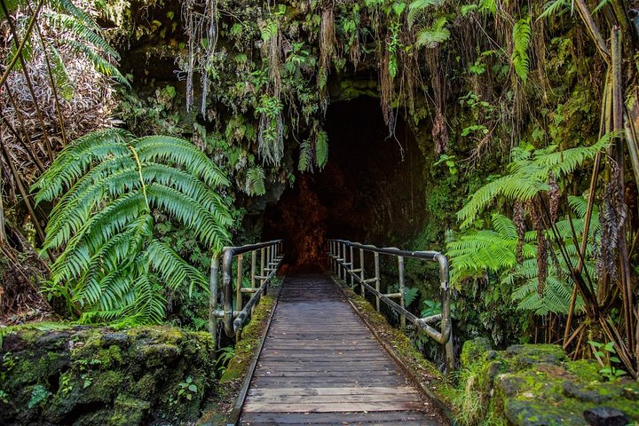 Big Island in a Day: Volcanoes Waterfalls Sightseeing and History