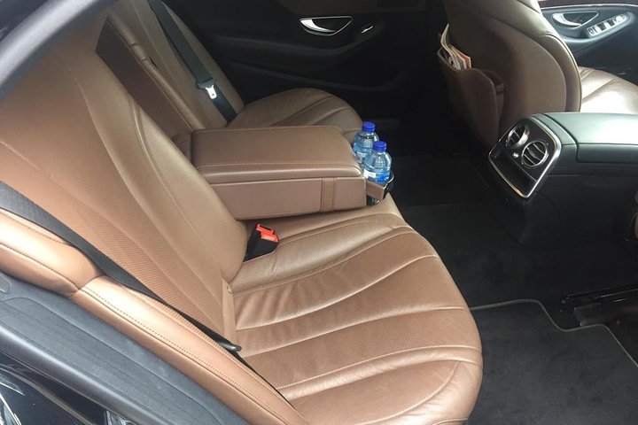 Private Transfer from Zaandam to AMS Amsterdam Schiphol Airport