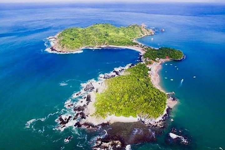 Half-Day Snorkeling Tour at Ixtapa Zihuatanejo with Lunch