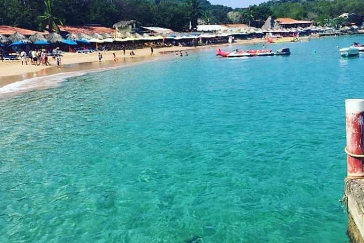 Half-Day Snorkeling Tour at Ixtapa Zihuatanejo with Lunch