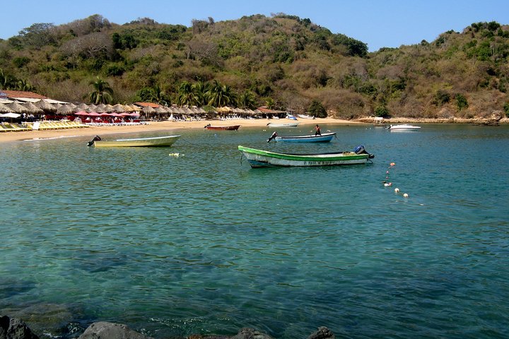 Half-Day Snorkeling Tour at Ixtapa Zihuatanejo with Lunch