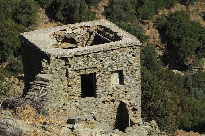 Small-Group Guided Hiking Tour in Andros with picnic on the beach