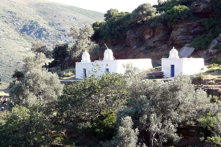 Small-Group Guided Hiking Tour in Andros with picnic on the beach