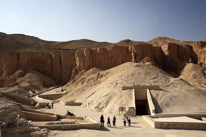 4Days Nile Cruise From Aswan To Luxor Abu Simbel and Air Balloon