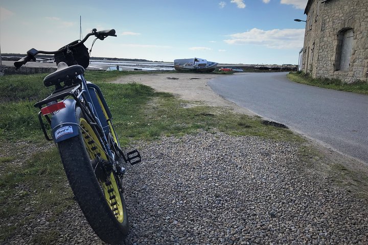Electric Fatbike - 3H00 GPS-guided circuit"Carnac"