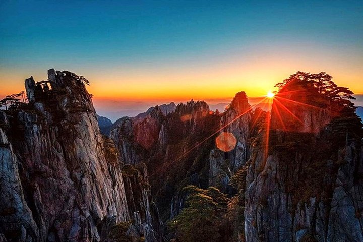 2-Day Huangshan Private Tour: Yellow Mountain and Xidi Ancient Village