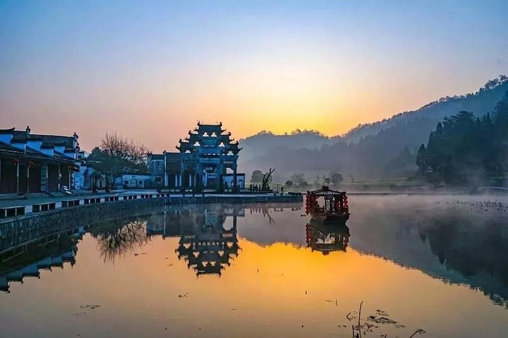 Hongcun Ancient Village Half-Day Private Tour from Huangshan
