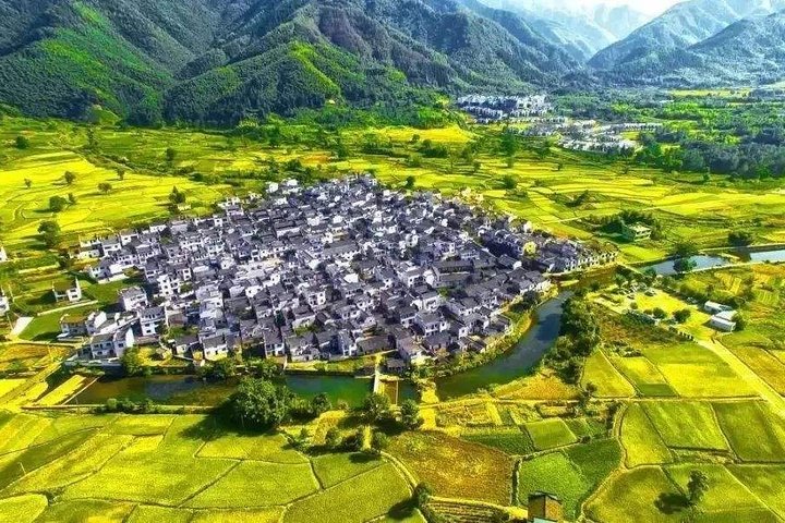 Hongcun Ancient Village Half-Day Private Tour from Huangshan