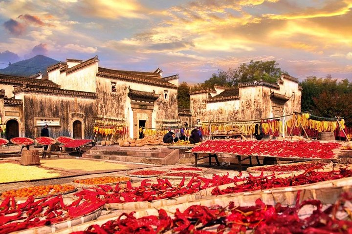 2-Day Huangshan Private Tour: Yellow Mountain and Xidi Ancient Village