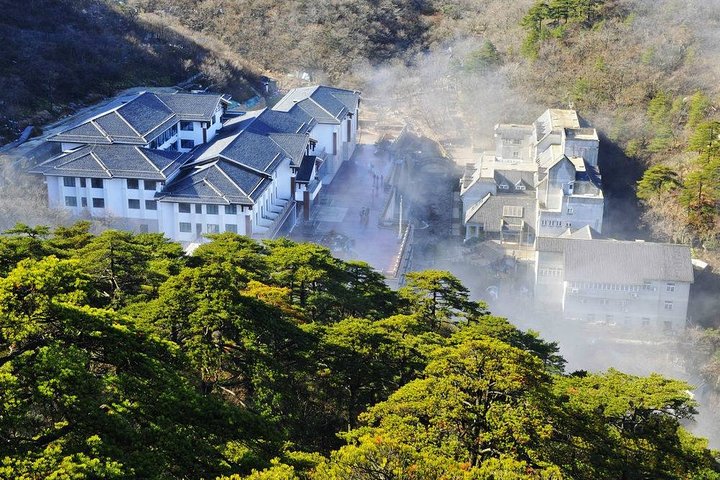 Private Hiking Tour of Huangshan Mountain with Xihai Grand Canyon