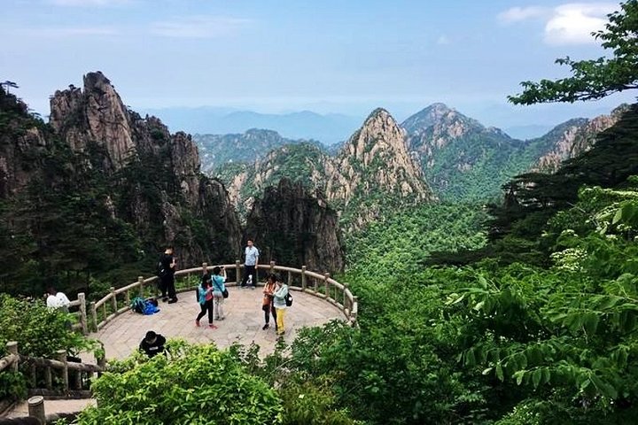 Private Hiking Tour of Huangshan Mountain with Xihai Grand Canyon