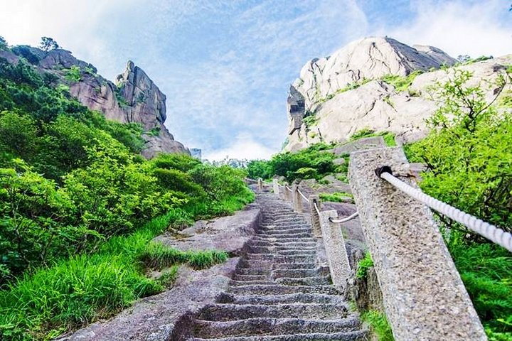 Private Hiking Tour of Huangshan Mountain with Xihai Grand Canyon