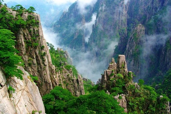 Private Hiking Tour of Huangshan Mountain with Xihai Grand Canyon
