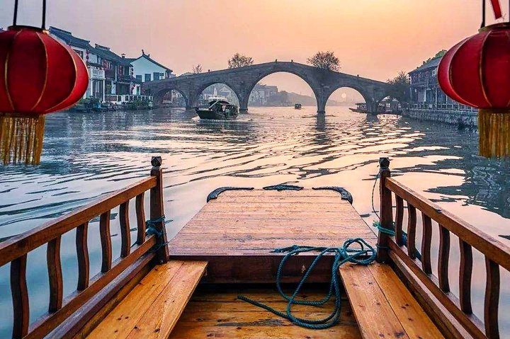 From Shanghai: Zhujiajiao Water Town Private Tour with Boat Ride