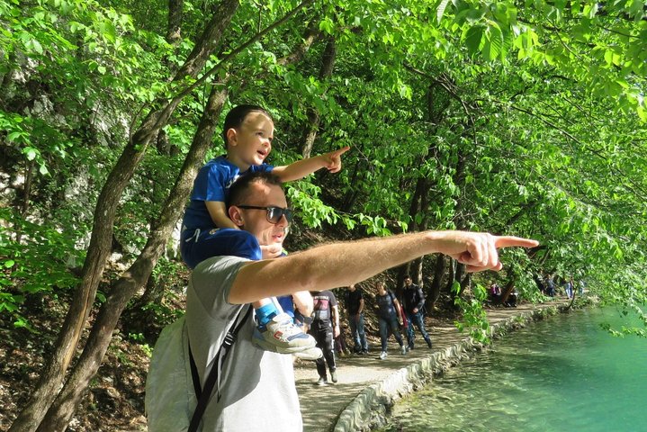Zagreb: Plitvice Lakes & Rastoke Guided Day Trip with Ticket