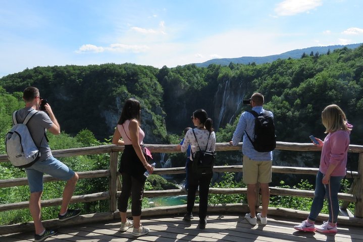 Zagreb: Plitvice Lakes & Rastoke Guided Day Trip with Ticket