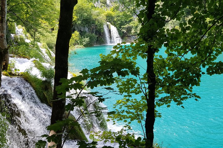 Zagreb: Plitvice Lakes & Rastoke Guided Day Trip with Ticket