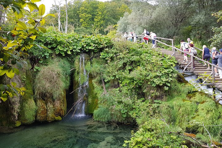 Zagreb: Plitvice Lakes & Rastoke Guided Day Trip with Ticket