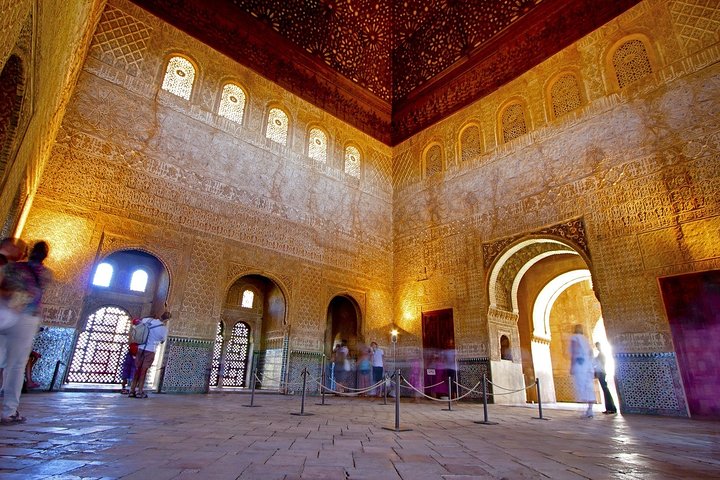 Alhambra & Generalife Skip the line Small Group including Nasrid Palaces