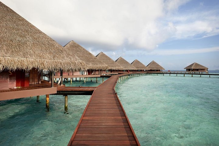 Maafushi: Adaaran club Rannalhi resort day trip