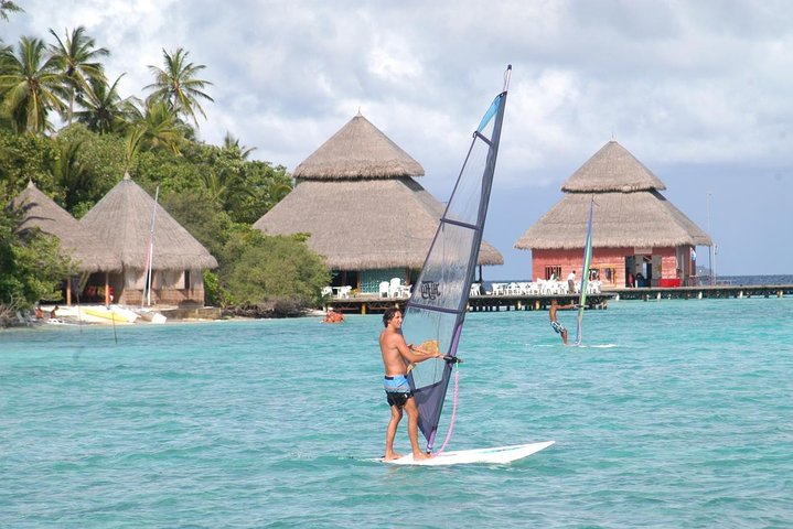 Maafushi: Adaaran club Rannalhi resort day trip