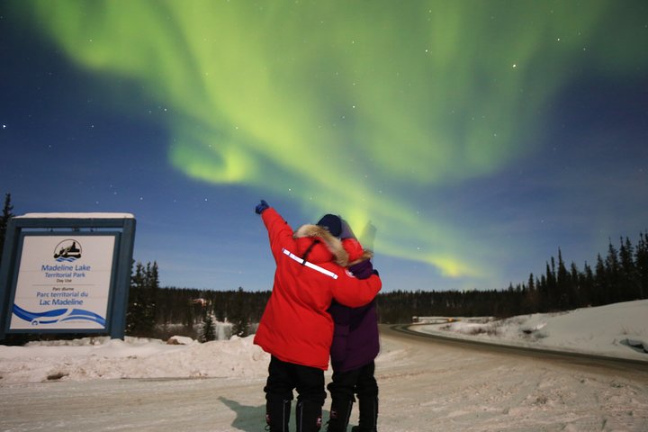 Yellowknife Tours - Aurora by bus
