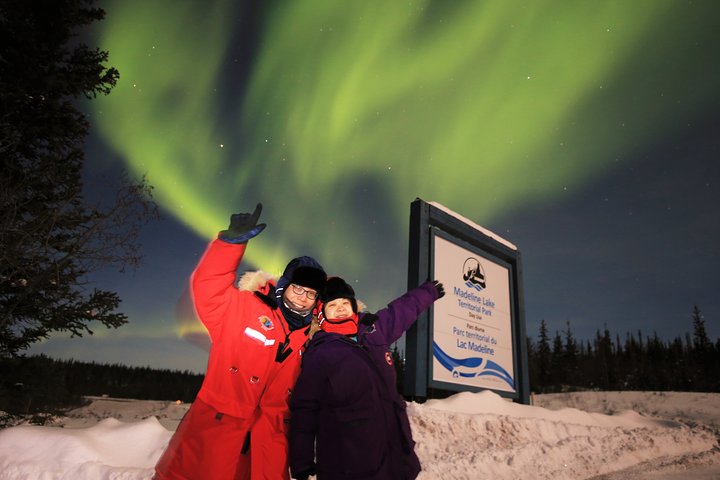 Yellowknife Tours - Aurora by bus