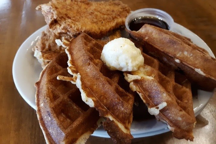 Small-Group Walking Tour in Greenville with Breakfast