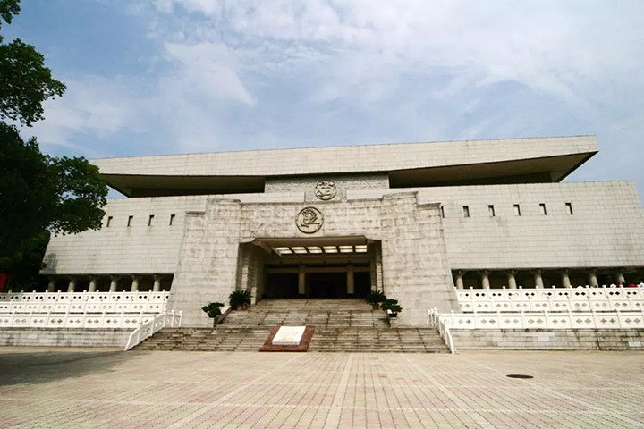 Private Changsha Historic and Cultural Tour to Provincial Museum and Yuelu Mount